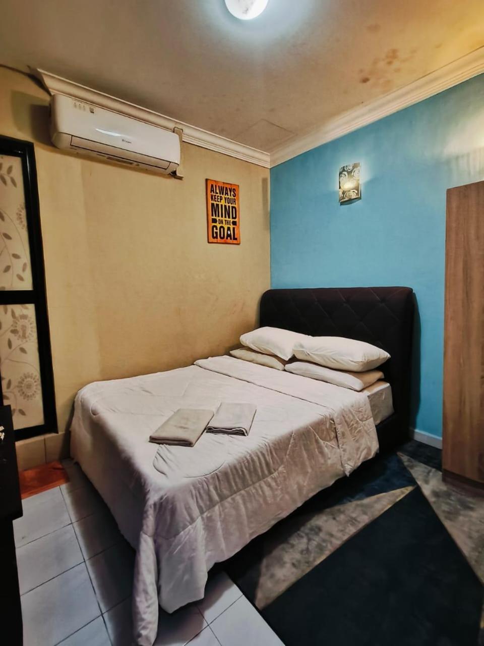 Manja Inn, Paka Exteriér fotografie